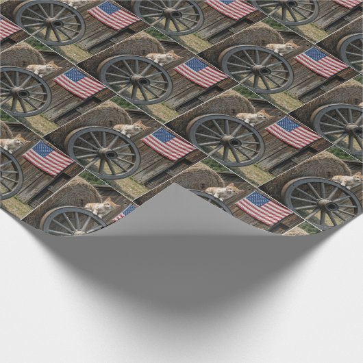 Kitten On an Old Wagon Wheel  Cadeaupapier (Hoek)