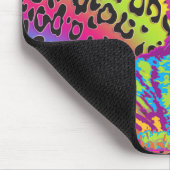 Kitten op achtergrond van regenboogblad muismat (Hoek)