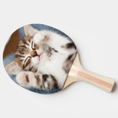 Kitten op mijn lab tafeltennisbatje (Zijkant)