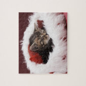 Kitten slaapt in kerstpet legpuzzel (Verticaal)