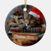 Kitten slapen op boeken gepersonaliseerd Ornament (Voorkant)