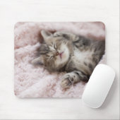 Kitten Sleeping op handdoek Muismat (Met muis)