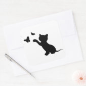 KITTEN SPELEN MET BUTTERFLIES VIERKANTE STICKER (Envelop)