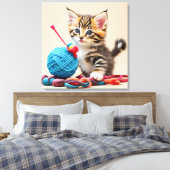 Kitten spelen met een bal van draad canvas afdruk (Insitu (Slaapkamer))