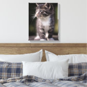 Kitten Standing Tall Canvas Afdruk (Insitu (Slaapkamer))
