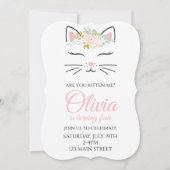 Kitten Verjaardagsuitnodiging met bloemengezicht v Kaart (Voorkant)