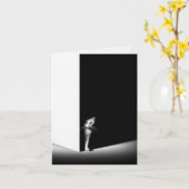 Kitten verstopt zich in donkere schaduw kaart (Gele Bloem)