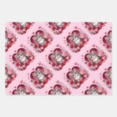 Kitten zitten in een doos met bloemen en geschenke inpakpapier vel (Voorkant 2)