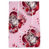 Kitten zitten in een doos met bloemen en geschenke medium cadeauzakje (Achterkant)