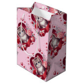 Kitten zitten in een doos met bloemen en geschenke medium cadeauzakje (Achterkant Gekanteld)