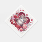 Kitten zitten in een doos met bloemen en geschenke servet (Hoek)