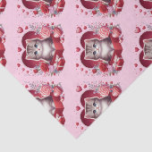 Kitten zitten in een doos met bloemen en geschenke tissuepapier (Detail)