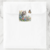 Kittens die naar een oranje vlinder kijken vierkante sticker (Tas)