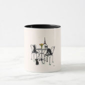 Kittens in de Mok voor roze koffie in Parijs