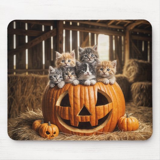 Kittens in een schuur Jack-o-lantaarn Muismat (Voorkant)