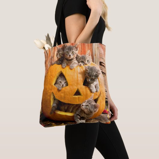 Kittens in Jack-o-Lantern Tote Bag (Dichtbij)