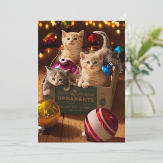 Kittens in kerstbaldoos kaart (Staand voorkant)