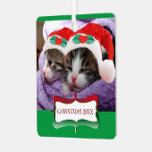 Kittens in Santa Hats Kerstmis 20XX Metalen Ornament (Voorkant links)