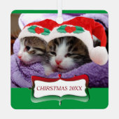 Kittens in Santa Hats Kerstmis 20XX Metalen Ornament (Achterkant)