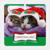 Kittens in Santa Hats Kerstmis 20XX Metalen Ornament (Voorkant)