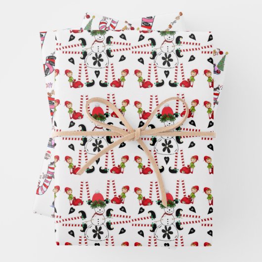 Kittens met prettige kerstkat, oppakpapier inpakpapier vel (In situ)
