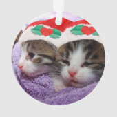 Kittens met Red Santa Hats Kerstmis 20XX Ornament (achterkant)