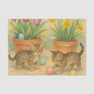 Kittens spelen met Pasen eieren Tissuepapier