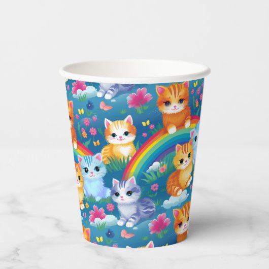 Kitty Cats op regenbogen Schattige en kleurrijk Papieren Bekers (Achterkant)