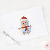 Kitty in sneeuwoutfit ronde sticker (Envelop)
