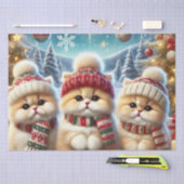 Kitty katten in feestelijke kerstdecor en sneeuw tissuepapier (Craft)