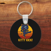 Kitty Kick Karate Martial Arts Kat Retro Zonsonder Sleutelhanger (Voorkant)