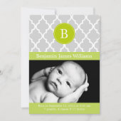 Kiwi Green Quatrefoil Monogram Birth Announements Aankondiging (Voorkant)