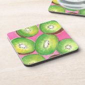Kiwi op roze cocktailservet neon groen en roze bier onderzetter (Linkerzijde)