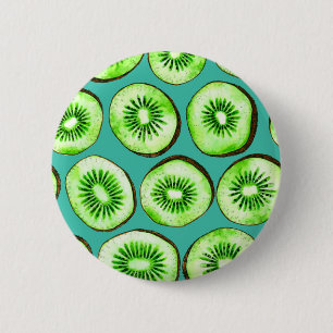 Kiwi snijdsels op turquoise ronde button 5,7 cm