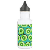 Kiwi snijdsels op turquoise waterfles  (Links)