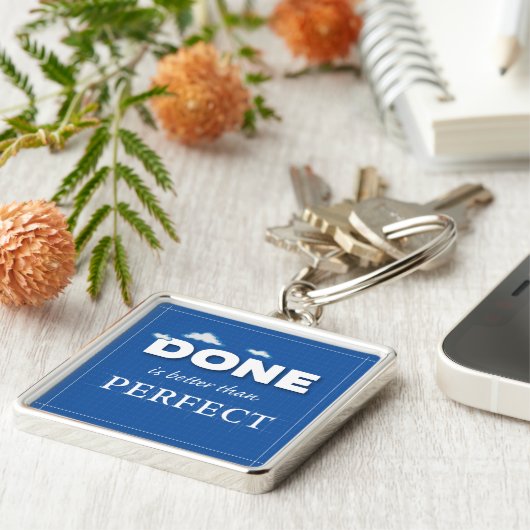 Klaar is beter dan perfect sleutelhanger (Zijkant)