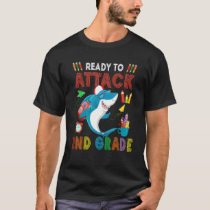 Klaar om 2e klas haai zonnebril aan te vallen met t-shirt