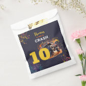 Klaar om een monstertruck donkere verjaardag te cr bedankzakje (Gezegeld)