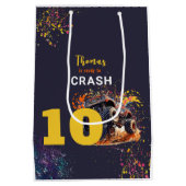 Klaar om een monstertruck donkere verjaardag te cr medium cadeauzakje (Achterkant)