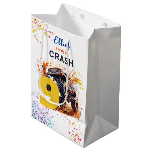Klaar om een monstervrachtwagen te crashen medium cadeauzakje (Voorkant Gekanteld)