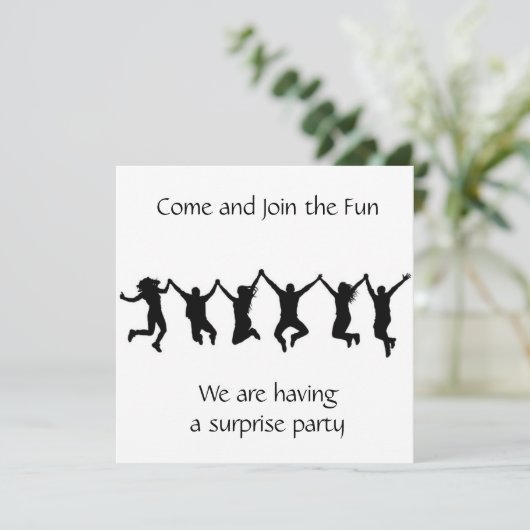 **KLAAR OM EEN VERRASSINGSFEEST TE VIEREN** UITNOD KAART (Staand voorkant)