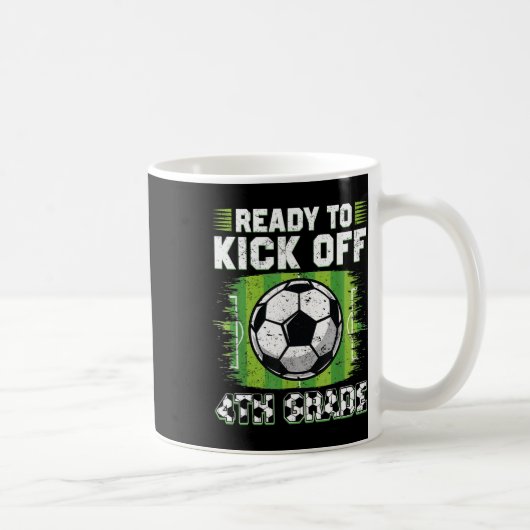 Klaar om het 4e leerjaar voetbal te starten eerste koffiemok (Rechts)