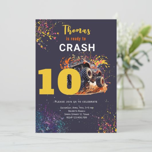 Klaar om te crashen monstertruck donkere verjaarda kaart (Staand voorkant)