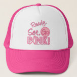 Klaar, Reeks, GA PINK het Pet van de Kanker van de<br><div class="desc">Klaar,  stel,  GA PINK pet met roze lint om borstkankerbewustzijn te bevorderen. Dit originele borstkankerontwerp is een aandachtzetter en perfect voor je bewustmakingsgebeurtenis. Maak je klaar om roze te worden!</div>