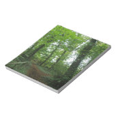 Kladblok met pad door het groene bos (Linkerzijde)