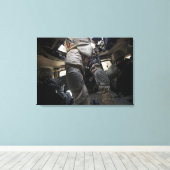 Klanten leren hun konvooprocedures canvas afdruk (Insitu (Houten vloer))