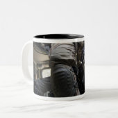 Klanten leren hun konvooprocedures tweekleurige koffiemok (Voorkant links)