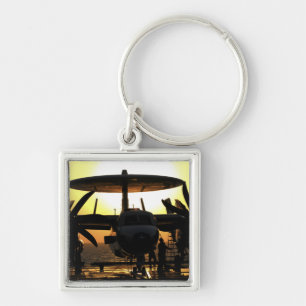 Klanten werken aan een E-2C Hawkeye vliegtuig Sleutelhanger