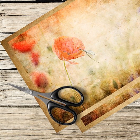 Klaprozen en libellen op een verweerde achtergrond tissuepapier