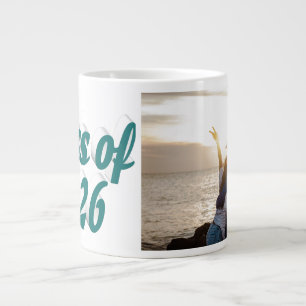 Klas van 2026 groene tekst afstudeerfoto grote koffiekop